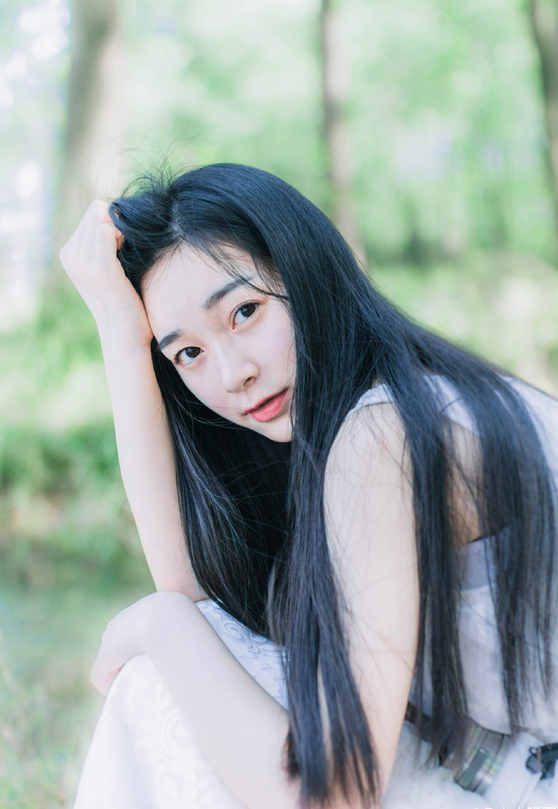 “已经被看压在军营之中，此人虽然愚忠，却也不失为一条汉子，平日里待我们不错，若非刘璋无道，我等也不愿意与他为难，还望先生莫要怪罪。”邓贤苦笑道。